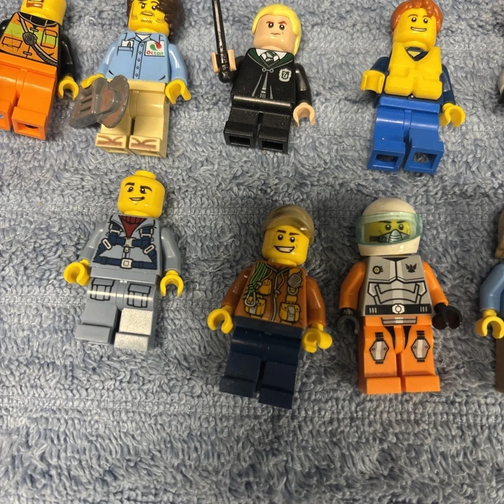 LEGO Collectible Minifigure Assortment‎ Bulk Lot of 25 needs parts